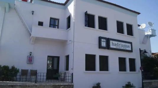Hadrianus Boutique - 0