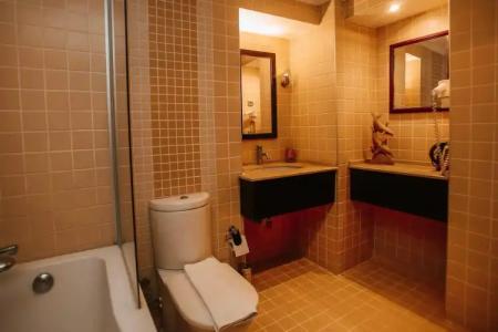 Hadrianus Boutique - 9