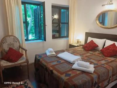 Hadrianus Boutique - 26