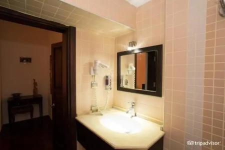 Hadrianus Boutique - 56