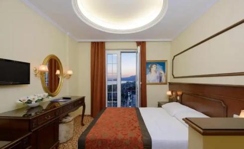 Antique Roman Palace - 110