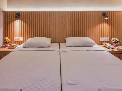 Bella Rose Apart, - 58