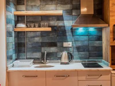 Bella Rose Apart, - 60