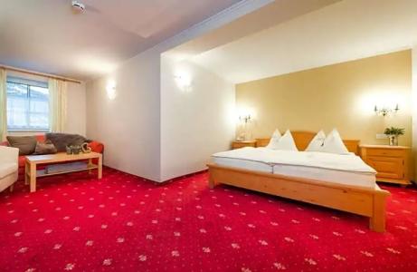 Goldener Hirsch - 11