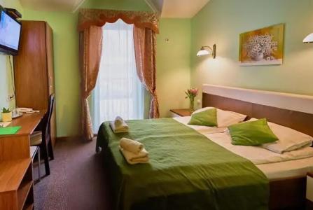 LeoHotel - 1
