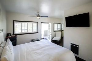 Malibu Country Inn, Malibu