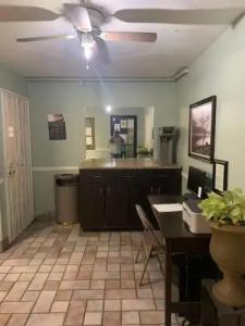 Palms Inn & Suites - 1