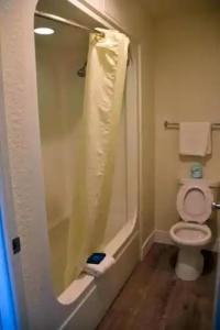 Rodeway Inn Kissimmee Maingate West - Free Theme Park Shuttle - 40