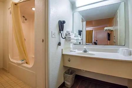 Rodeway Inn Kissimmee Maingate West - Free Theme Park Shuttle - 23