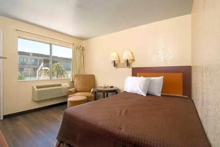 Rodeway Inn Kissimmee Maingate West - Free Theme Park Shuttle - 22