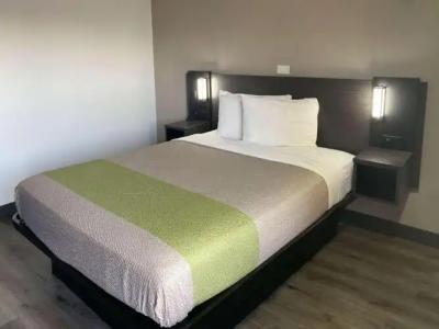 Motel 6 Kissimmee, FL - Orlando - 33