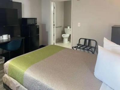 Motel 6 Kissimmee, FL - Orlando - 32