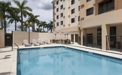 Courtyard Miami at Dolphin Mall - 17