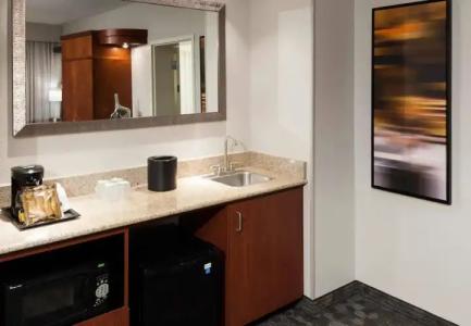 Courtyard Miami at Dolphin Mall - 20