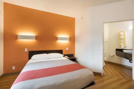 Orlando, FL - International Dr - 3