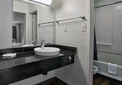 Comfort Suites Tallahassee Downtown - 9