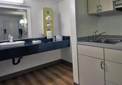 Comfort Suites Tallahassee Downtown - 18