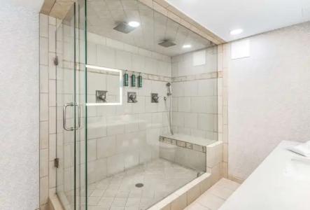 DoubleTree by Hilton - 60