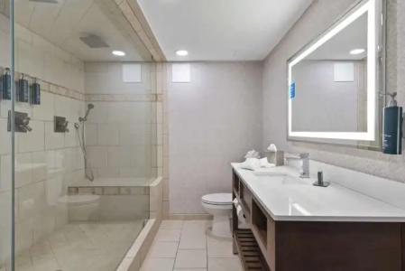 DoubleTree by Hilton - 69