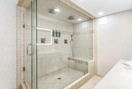 DoubleTree by Hilton - 66