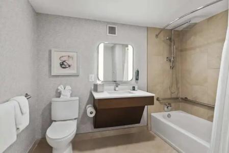 DoubleTree by Hilton - 34