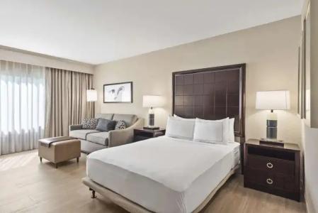 DoubleTree by Hilton - 35