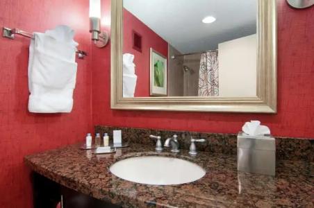 DoubleTree by Hilton - 7