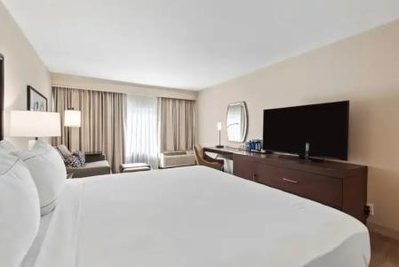 DoubleTree by Hilton - 6