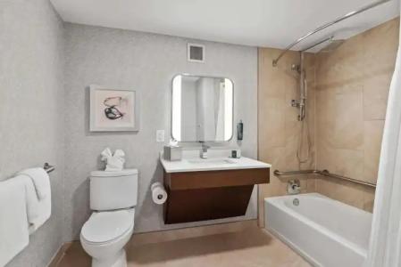 DoubleTree by Hilton - 9