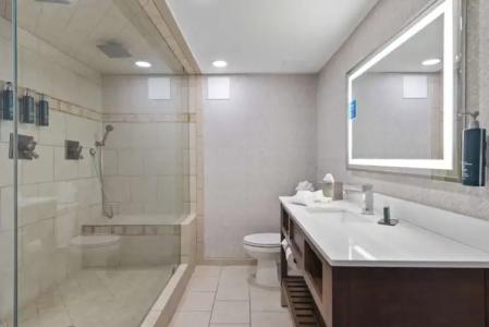 DoubleTree by Hilton - 56