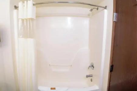 Pigeon River Inn - 102