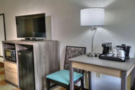 Pigeon River Inn - 83