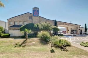 Motel 6 Dallas, TX - Forest Lane, Dallas
