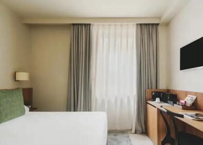 Catalonia Boulevard - 105