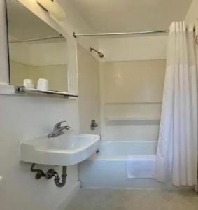 Columbus Motor Inn - 26