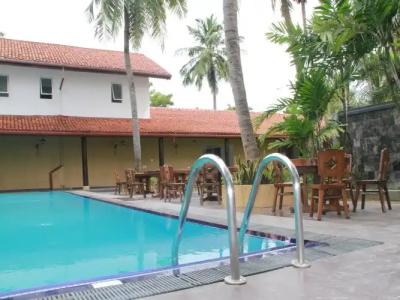 Earl's Red Passikudah - 12