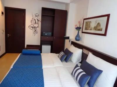 Earl's Red Passikudah - 1