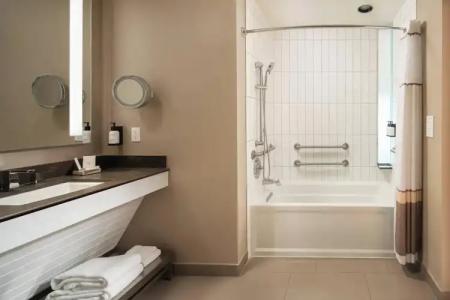 Epicurean, Autograph Collection - 10