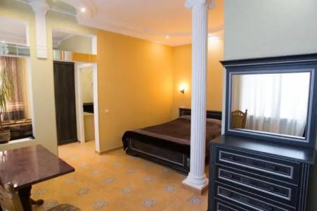 Complex Uhnovych - 17