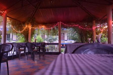 Chitwan Village Resort - 14