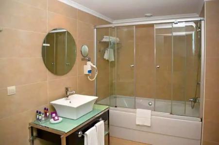 Ramada & Suites by Wyndham Izmir Kemalpasa - 112