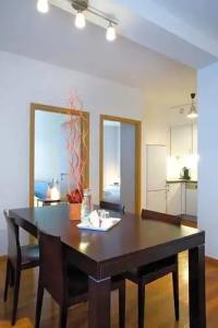 La Cour Des Augustins Boutique Gallery Design - 62