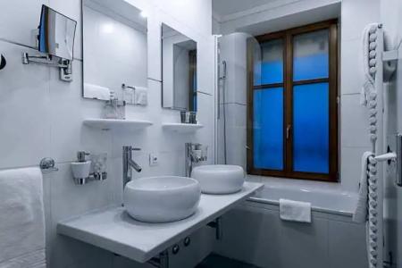 La Cour Des Augustins Boutique Gallery Design - 75