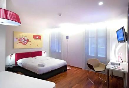 La Cour Des Augustins Boutique Gallery Design - 47