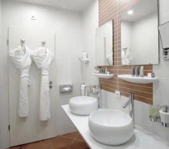 La Cour Des Augustins Boutique Gallery Design - 7