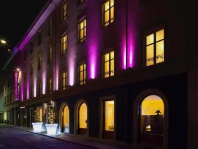 La Cour Des Augustins Boutique Gallery Design - 19