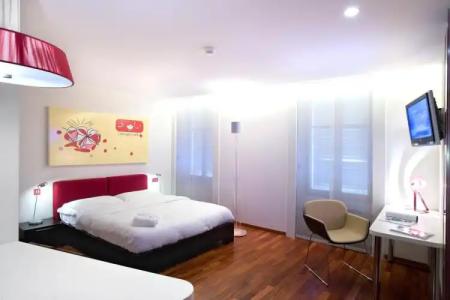 La Cour Des Augustins Boutique Gallery Design - 45