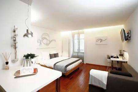 La Cour Des Augustins Boutique Gallery Design - 71