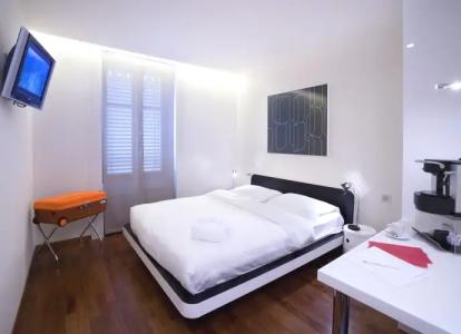 La Cour Des Augustins Boutique Gallery Design - 3