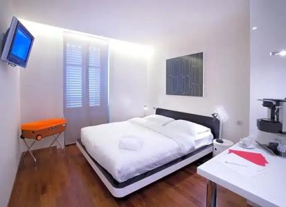 La Cour Des Augustins Boutique Gallery Design - 20